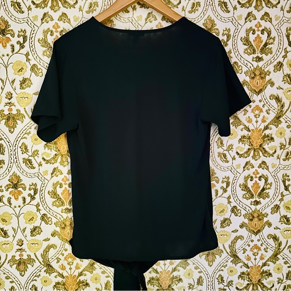 Ann Taylor Black Short Sleeve V Neck Tie Bottom Faux Wrap Blouse, size M - Picture 7 of 7